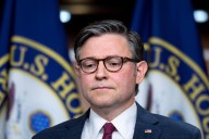 Mike Johnson presenta su plan de salud mientras divididos republicanos buscan una alternativa