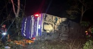 Autobús cae a voladero en la México- Tampico; hay 5 personas muertas y 20 heridos