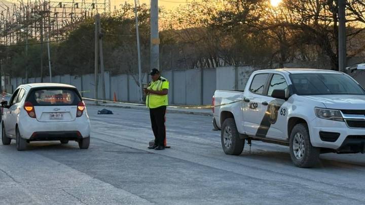Hombre muere atropellado por tráiler y conductor huye en Monterrey