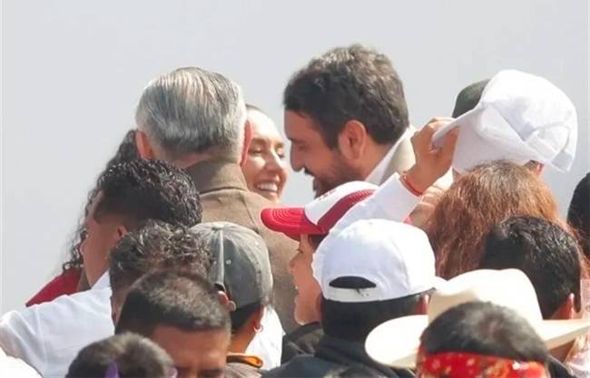 Va Sheinbaum del regaño al apapacho a dirigentes