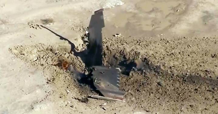 Air Force pilot safely ejects before F-16 fighter jet crashes in California desert
