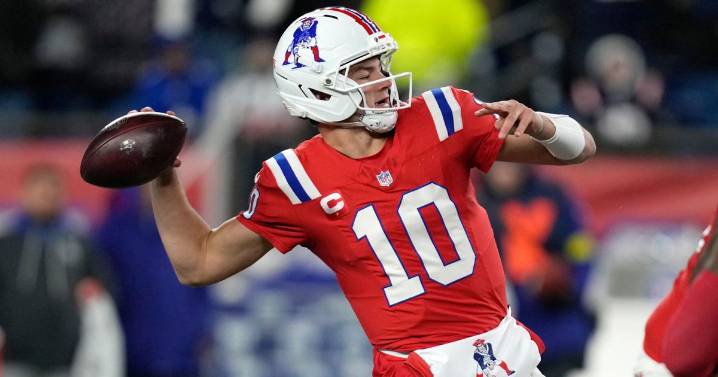 'Never satisfied' Patriots head into bye week on a 10-game winning streak after beating Giants