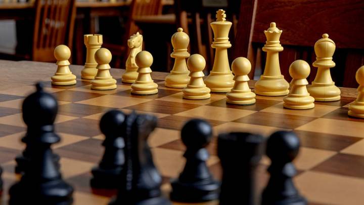 Un niño de tres años hace historia como el jugador oficial más joven del ajedrez