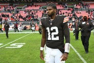 Browns sticking with Shedeur Sanders — at least for next week