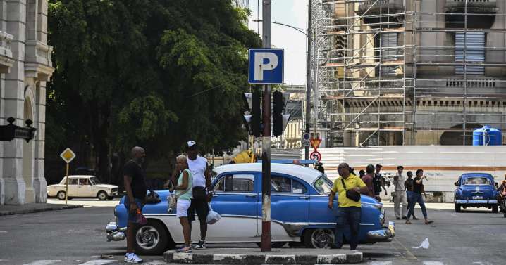 La dictadura de Cuba anuncia medidas de apertura económica en medio de la debacle del modelo comunista