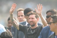 Lionel Messi cuts short India stadium tour as angry fans throw bottles and chairs