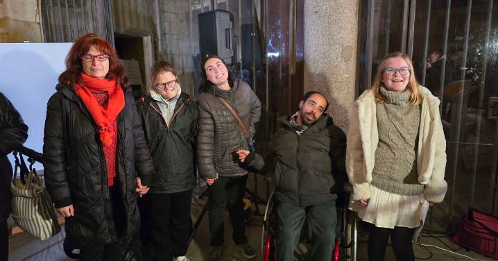 Día Internacional y Europeo de las Personas con Discapacidad con un acto especial que combina luz, arte urbano, música y participación comunitaria, con el objetivo de visibilizar la diversidad y reivi
