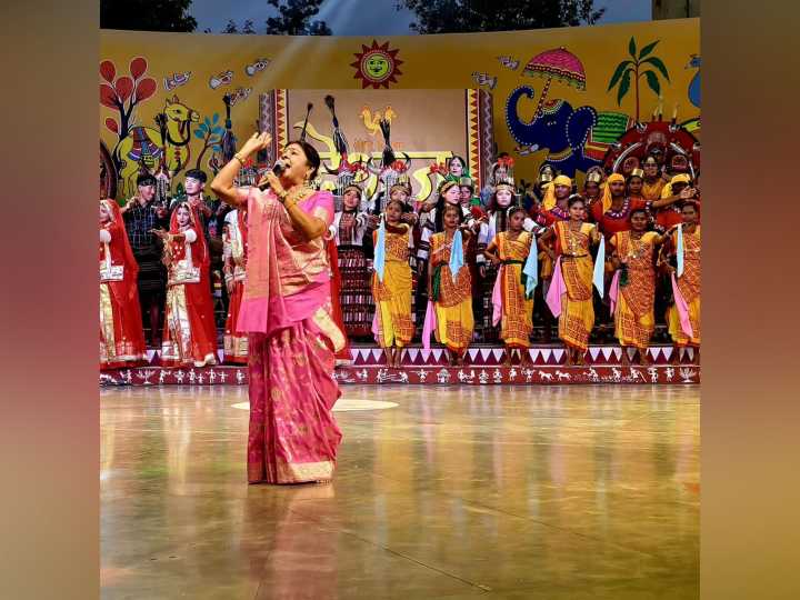Malini Awasthi performs at cultural festival 'Deshaj' 2025