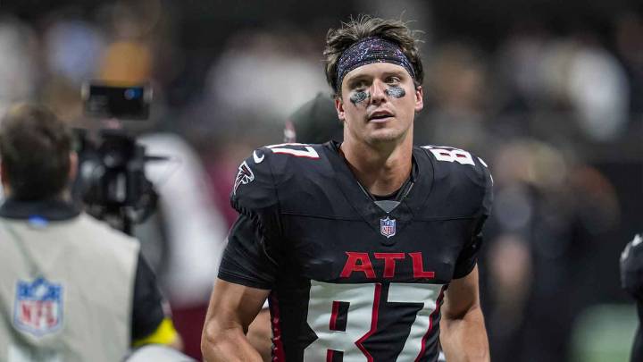 Falcons’ fans dunk on David Sills V after he drops wide open TD vs. Buccaneers