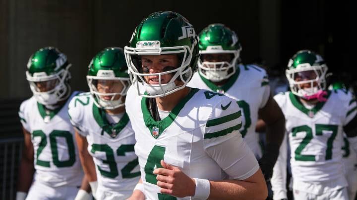 Jets sign QB Brady Cook to 53