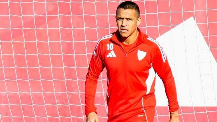 Con Alexis en banca: Sevilla visita a Valencia por la liga española.