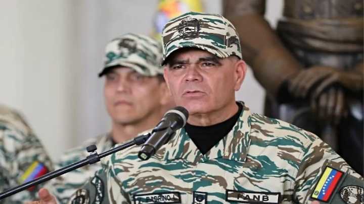 Padrino López advierte que la Fuerza Armada dará "una respuesta contundente" a quien ataque el territorio venezolano