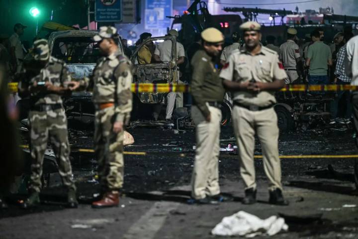 Unos 25 muertos deja incendio en club de popular destino turístico de India