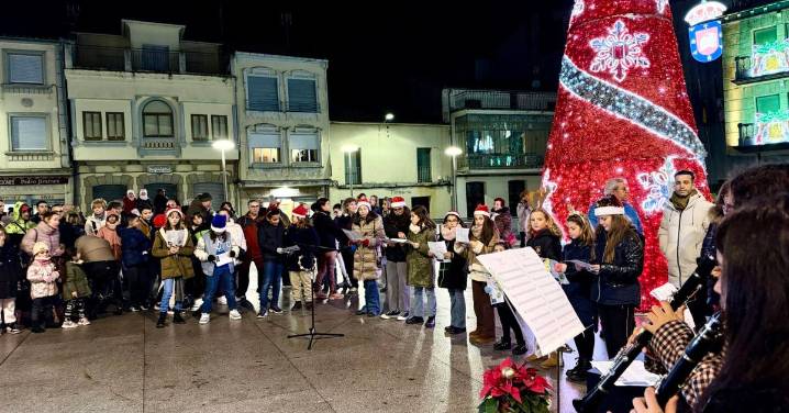 El encendido de luces da la bienvenida a la Navidad en Guijuelo