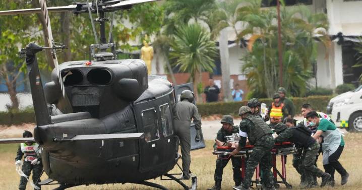 Renewed Thailand-Cambodia border fighting displaces hundreds of thousands