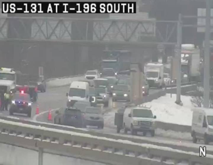 Truck crash, fuel spill closes southbound U.S. 131 at I