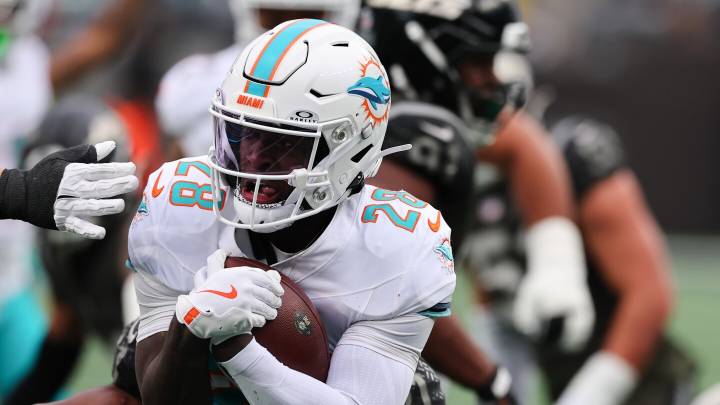 De'Von Achane is set to play Monday night