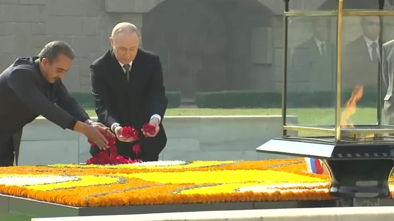 Putin’s tribute to Mahatma Gandhi at Rajghat: What Russian President wrote in visitors’ book