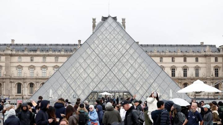 Hundreds of books at the Louvre damaged in water leak just weeks after £76m heist