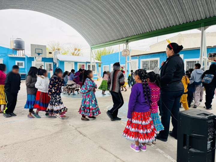 Impulsan actividades navideñas de proximidad en comunidad Rarámuri