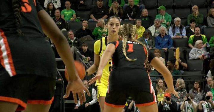 Ducks dominate Beavers at home, setting new rivalry record