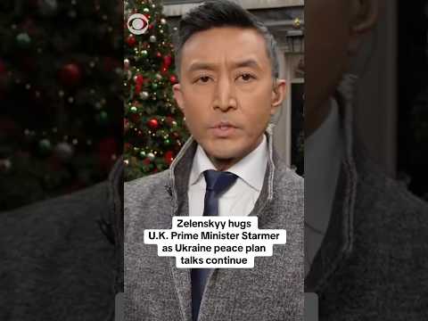 Zelenskyy hugs U.K. Prime Minister Starmer as Ukraine peace plan talks continue #shorts