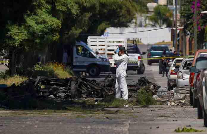 Descartan terrorismo en ataque con coche bomba