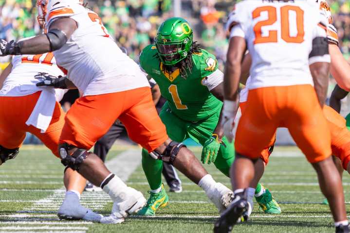 Oregon defensive tackle Bear Alexander to return in 2026