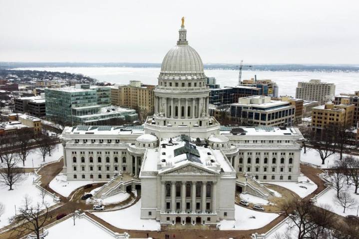2 Wisconsin redistricting lawsuits may not resolve by midterm election