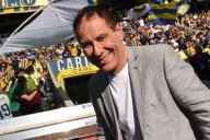 Aseguran que la U inició contactos con Ariel Holan para reemplazar a Álvarez