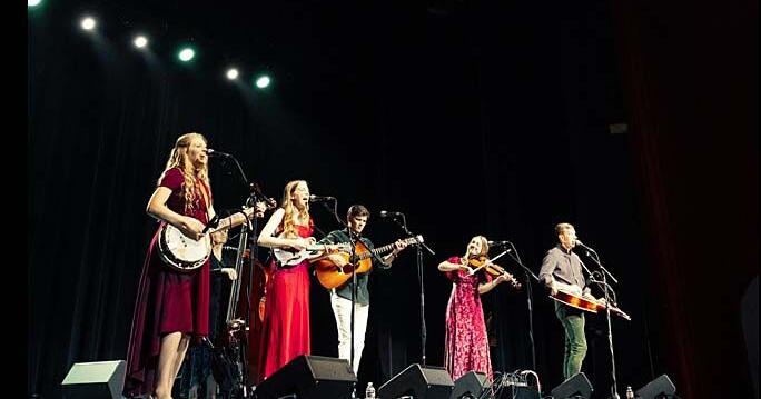 Family band the Petersens deliver a Christmas show with bluegrass flavor in Logan