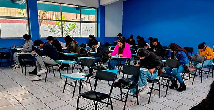 Octavio Ocampo busca erradicar la discriminación en escuelas de Michoacán