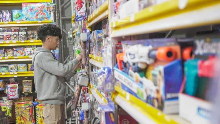 Las ventas minoristas pyme cayeron un 9,1% mensual en noviembre y reflejan un consumo dual