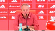 Abel Braga, nuevo entrenador del Internacional de Porto Alegre, durante su presentación: "No quiero que el equipo vista de rosa, parecen maricas"