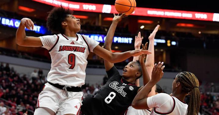 No. 3 South Carolina women outlast No. 22 Louisville 79
