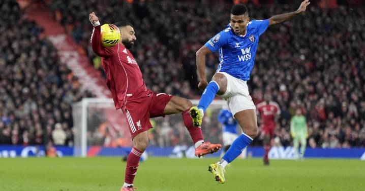 Man City vs Sunderland Team News: No Reinildo in Black Cats squad