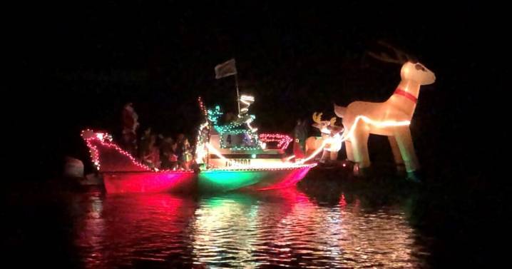 Boats light up Morro Bay for annual holiday parade