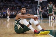 Antetokounmpo undergoes MRI after leaving Bucks' game with Pistons due to right calf strain
