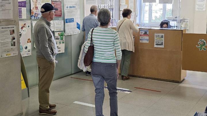 El Sergas convocará 100 plazas de médico para cubrir puestos de difícil cobertura y desconvocar la huelga en Galicia