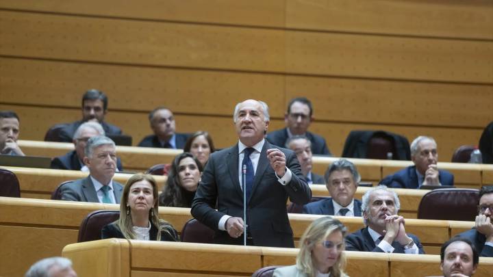 El PP fuerza la salida del alcalde de Algeciras como senador 'popular' tras una denuncia por acoso y malversación
