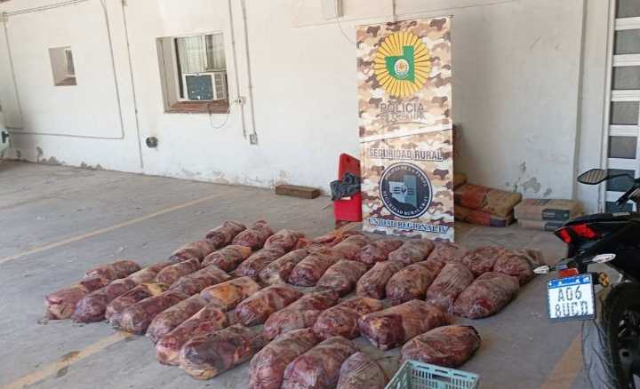 Demoraron a 4 personas que huyeron con 558 kilos de carne ilegal