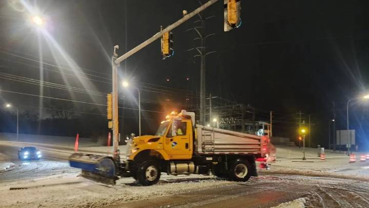 With main routes in good condition, Peoria Snowfighters head into residential areas