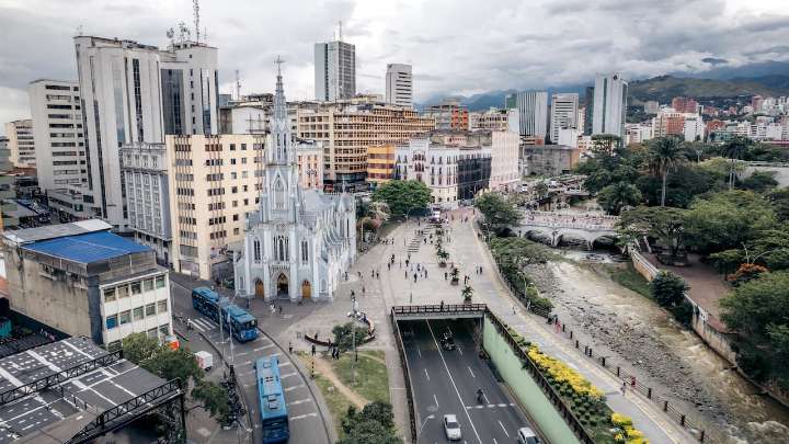 Alcaldía y sectores productivos firman acuerdo para mejorar el crecimiento económico de la ciudad