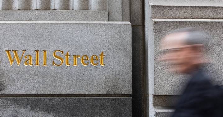 Wall Street asimila datos de empleo en EU: Nasdaq y Dow Jones cotizan en ‘tono mixto’