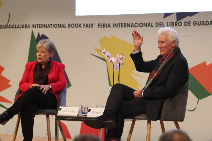 Richard Gere habla de su proyecto ecológico en la FIL Guadalajara junto a Alicia Bárcena