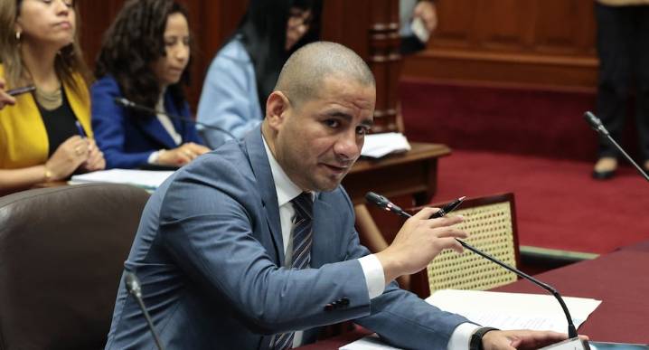 Constitución aprueba dictamen que otorga 60 días de facultades legislativas al Ejecutivo