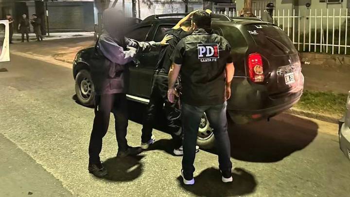 En ocho allanamientos hubo dos detenidos por un crimen en barrio Industrial