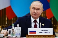 Putin looks seriously miffed after he’s silenced for 34 seconds during speech