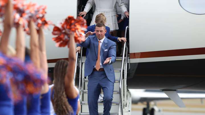 How much is Florida football playing Jon Sumrall? Contract details