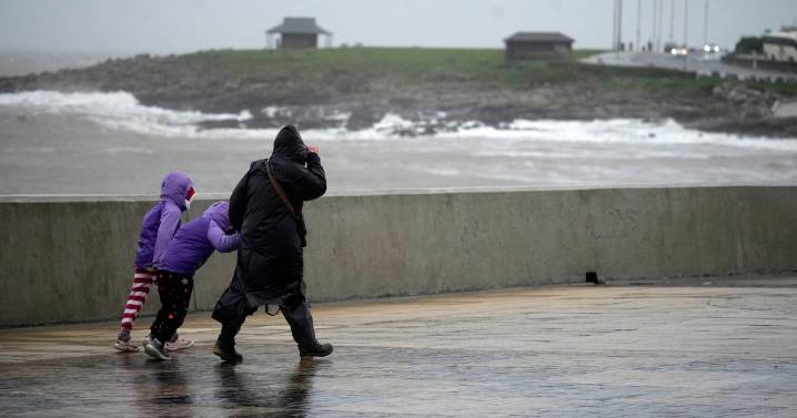 Met Office issues amber 'danger to life' weather warning for six areas in Wales